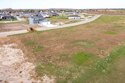 319 Kamrose Dr, Bismarck, ND 58504