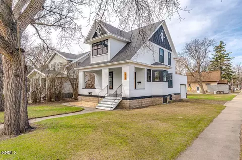 828 5th St, Bismarck, ND 58501