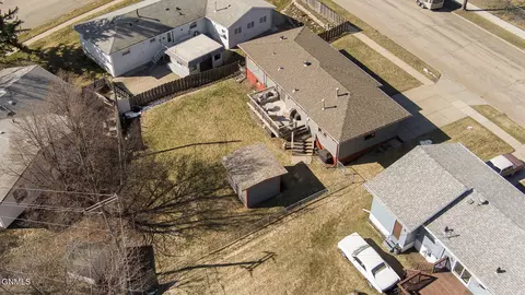 View/Area - 1929 Marian Dr, Bismarck, ND 58501 photo 6 of 12