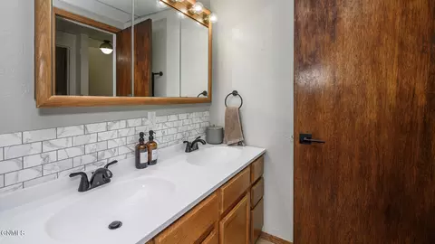 Bath - 1929 Marian Dr, Bismarck, ND 58501 photo 5 of 5