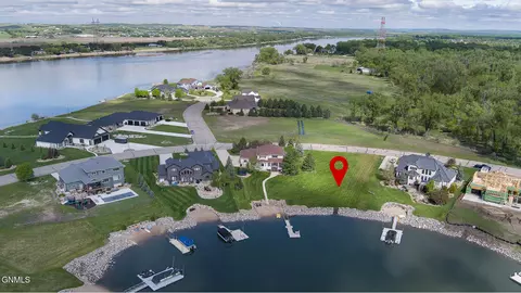 6509 Misty Waters Dr, Bismarck, ND 58503