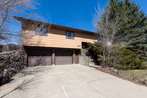 306 W Turnpike Ave, Bismarck, ND 58501