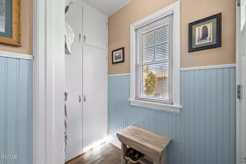 Entry Way - 818 1st Ave W, Williston, ND 58801 photo 3 of 4
