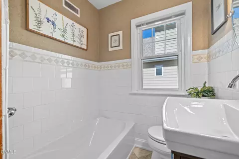 Bath - 818 1st Ave W, Williston, ND 58801 photo 2 of 2