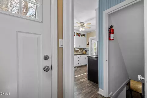 Entry Way - 818 1st Ave W, Williston, ND 58801 photo 4 of 4