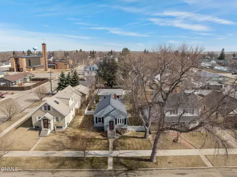 View/Area - 818 1st Ave W, Williston, ND 58801 photo 2 of 4