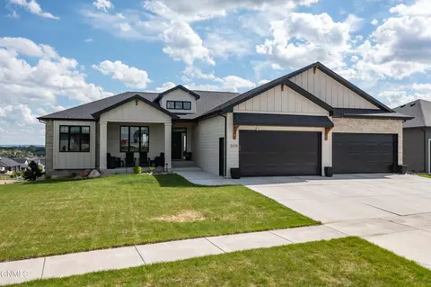 2115 Tule Ln, Bismarck, ND 58503