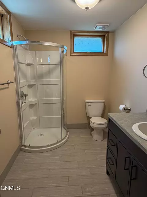 Bath - 1310 E Divide Ave, Bismarck, ND 58501 photo 3 of 3