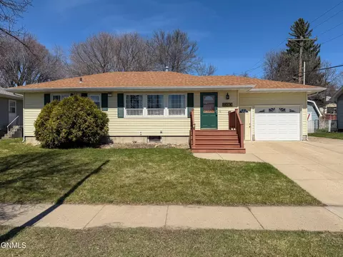 1310 E Divide Ave, Bismarck, ND 58501