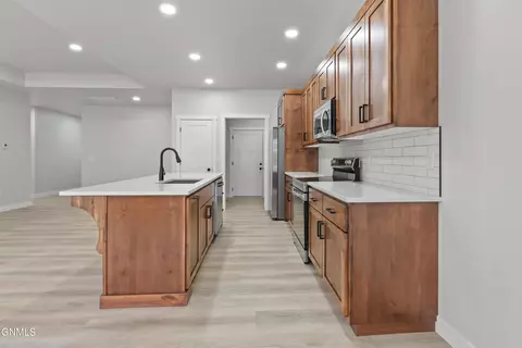 Kitchen - 3414 34th St W, Williston, ND 58801 photo 3 of 4