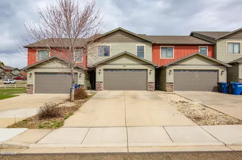 Exterior - 871 10th St, Dickinson, ND 58601 photo 2 of 6