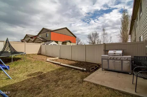 Exterior - 871 10th St, Dickinson, ND 58601 photo 4 of 6
