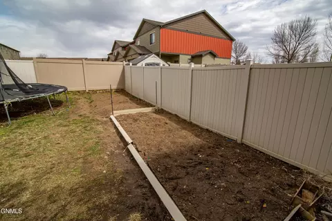Exterior - 871 10th St, Dickinson, ND 58601 photo 5 of 6