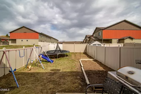 Exterior - 871 10th St, Dickinson, ND 58601 photo 3 of 6