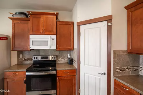 Kitchen - 871 10th St, Dickinson, ND 58601 photo 3 of 3