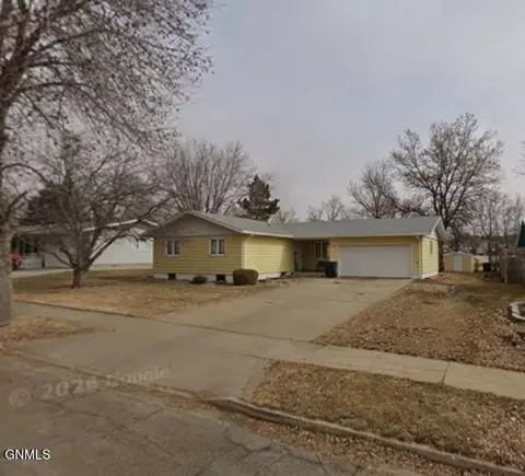 311 Lakota Ave N, Center, ND 58530