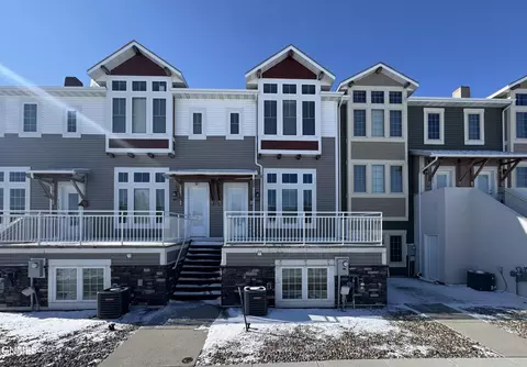 4005 Calgary Ave, Bismarck, ND 58503