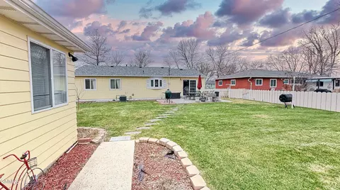 Exterior - 926 17th Ave W, Williston, ND 58801 photo 5 of 7