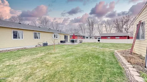 Exterior - 926 17th Ave W, Williston, ND 58801 photo 6 of 7