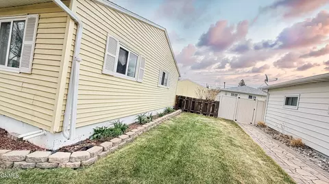 Exterior - 926 17th Ave W, Williston, ND 58801 photo 2 of 7