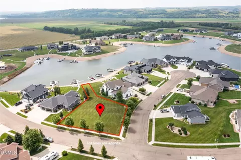 4001 Bay Shore Bnd SE, Mandan, ND 58554