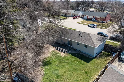 View/Area - 2412 E Avenue C, Bismarck, ND 58501 photo 2 of 4