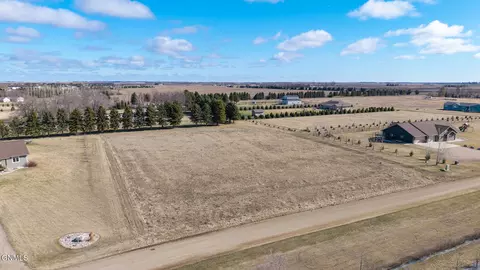 3123 Hoggarth Dr, Jamestown, ND 58401