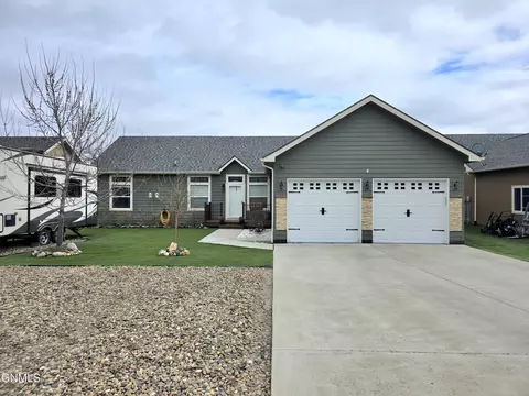 1308 Pheasant Ridge St E, Watford City, ND 58854