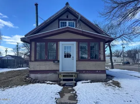 202 4th Ave SW, Jamestown, ND 58401