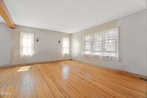 Living - 809 9th St, Bismarck, ND 58501 photo 2 of 3