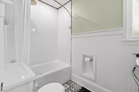 Bath - 809 9th St, Bismarck, ND 58501 photo 1 of 3