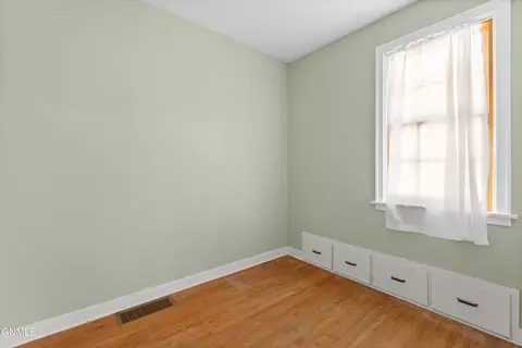 Bedroom - 809 9th St, Bismarck, ND 58501 photo 2 of 3