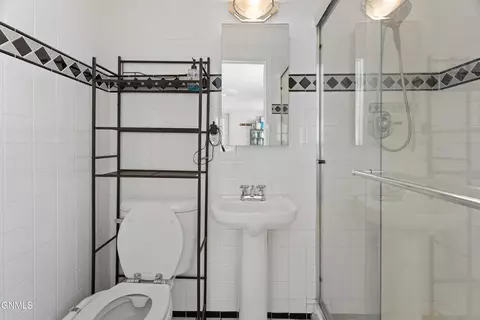 Bath - 809 9th St, Bismarck, ND 58501 photo 3 of 3