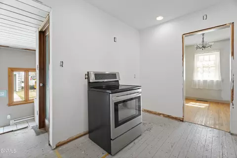 Entry Way - 809 9th St, Bismarck, ND 58501 photo 1 of 3
