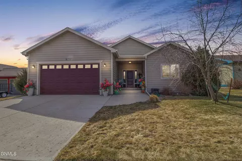 2715 25th St W, Williston, ND 58801