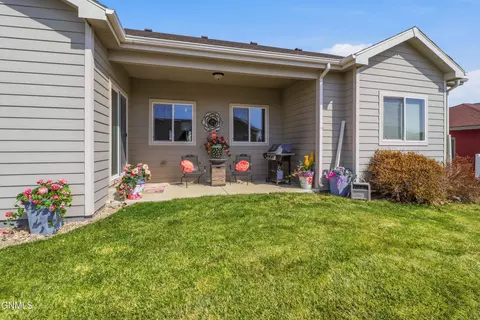 Exterior - 2715 25th St W, Williston, ND 58801 photo 7 of 7