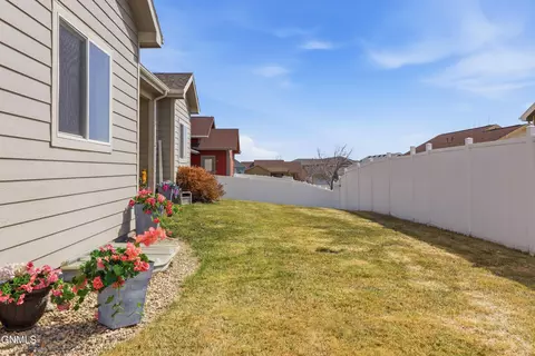 Exterior - 2715 25th St W, Williston, ND 58801 photo 5 of 7