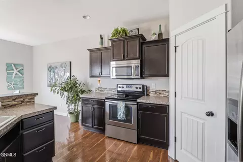 Kitchen - 2715 25th St W, Williston, ND 58801 photo 2 of 5