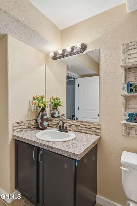 Bath - 2715 25th St W, Williston, ND 58801 photo 10 of 11
