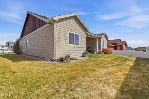 Exterior - 2715 25th St W, Williston, ND 58801 photo 3 of 7