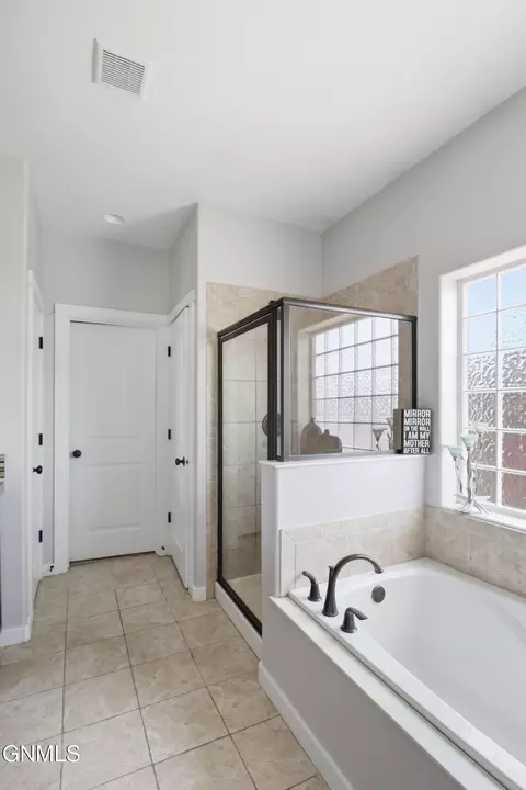Bath - 2715 25th St W, Williston, ND 58801 photo 2 of 11