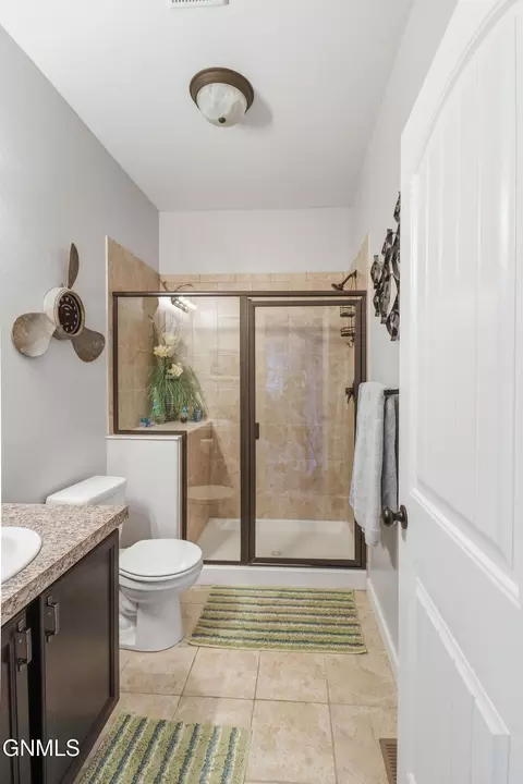 Bath - 2715 25th St W, Williston, ND 58801 photo 6 of 11