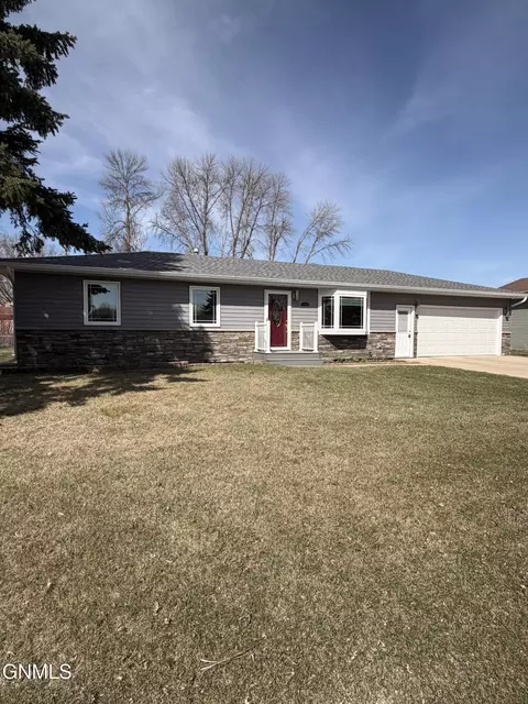 1713 5 12 Ave NE, Jamestown, ND 58401