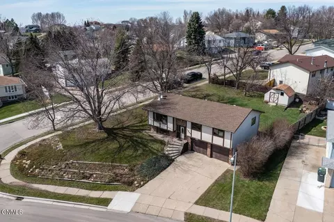 1505 Custer Dr NW, Mandan, ND 58554