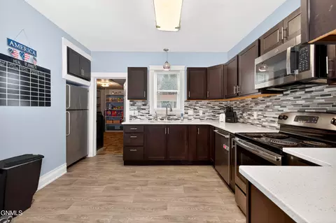 Kitchen - 202 3rd Ave SE, Barnesville, MN 56514 photo 5 of 6