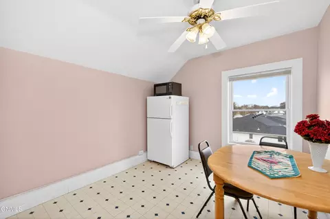 Dining - 202 3rd Ave SE, Barnesville, MN 56514 photo 1 of 2