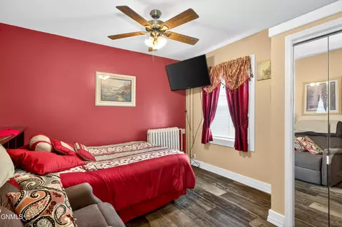 Bedroom - 202 3rd Ave SE, Barnesville, MN 56514 photo 11 of 16