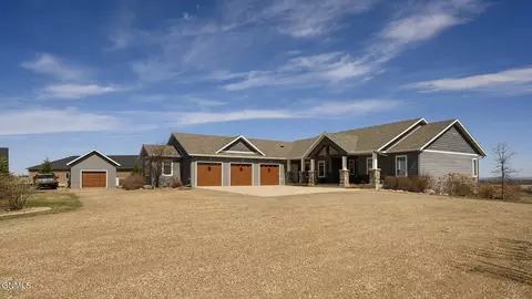 2363 Brome Ln N, Mandan, ND 58554