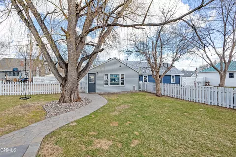 Exterior - 714 1st Ave E, Williston, ND 58801 photo 8 of 10