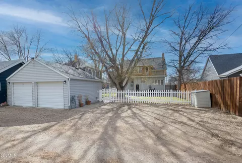 Exterior - 714 1st Ave E, Williston, ND 58801 photo 9 of 10